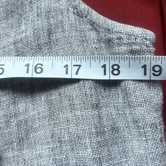 Cut Loose Detailed Gray V Neck Tank Large - Picture 3 of 5